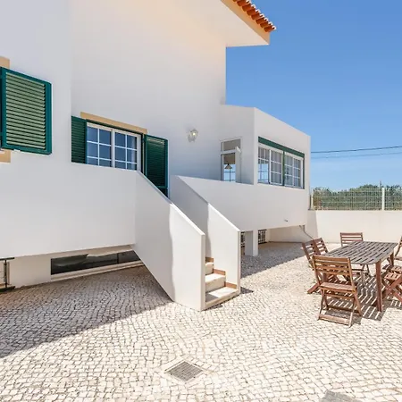 Serene Duplex House With Patio By Lovelystay