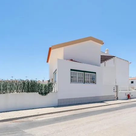 Serene Duplex House With Patio By Lovelystay