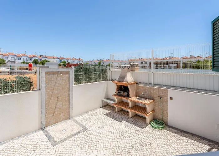 Apartment Serene Duplex House With Patio By Lovelystay Vila Nova de Cacela