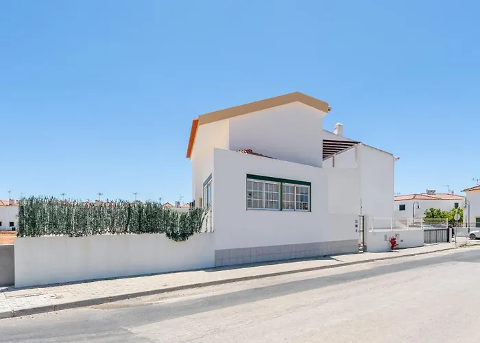 Serene Duplex House With Patio By Lovelystay